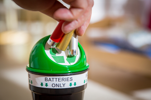 Recycling ist die Grundlage des Umweltschutzes. Dies gilt in                doppelter Hinsicht für Batterien. Die Natur kommt mit den darin enthaltenen Säuren                und Chemikalien nicht zurecht. 